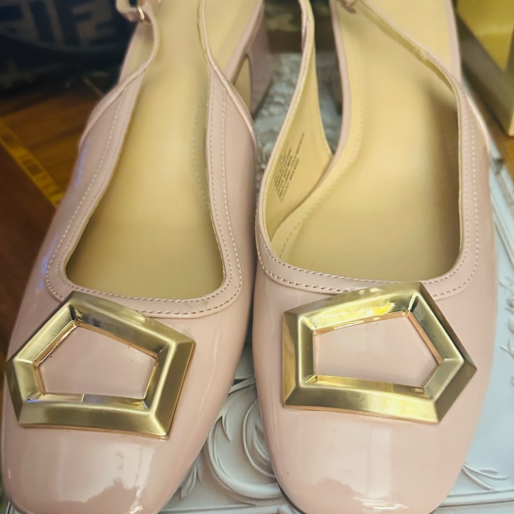 Sling back patent leather shoes